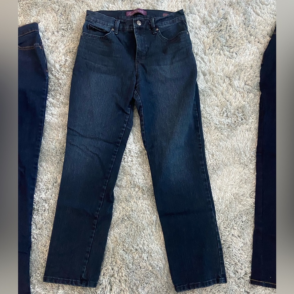Women’s jean, size 6, Gloria Vanderbilt. Barely worn.
